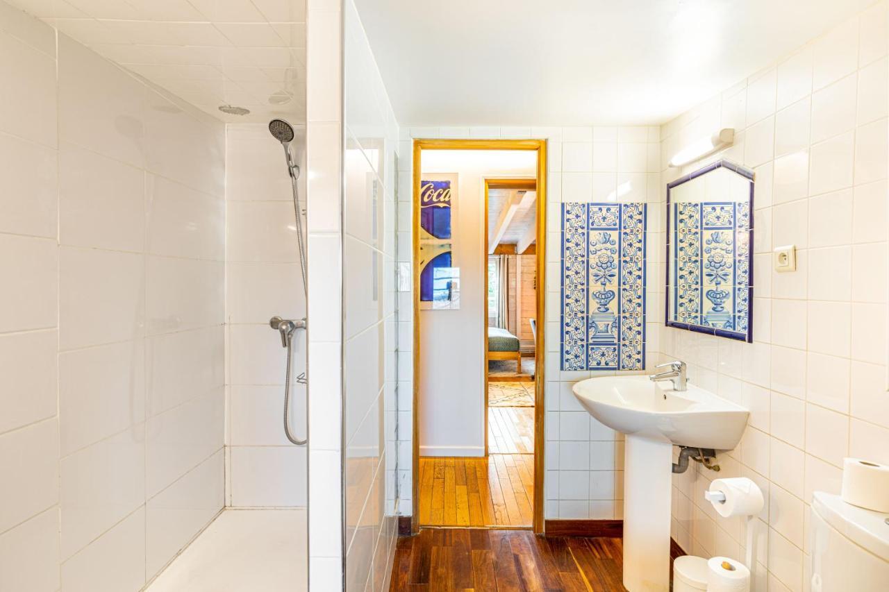 Apartment Art & Curiosity Cabinet Style With Paris View, Des Ammonites Meudon