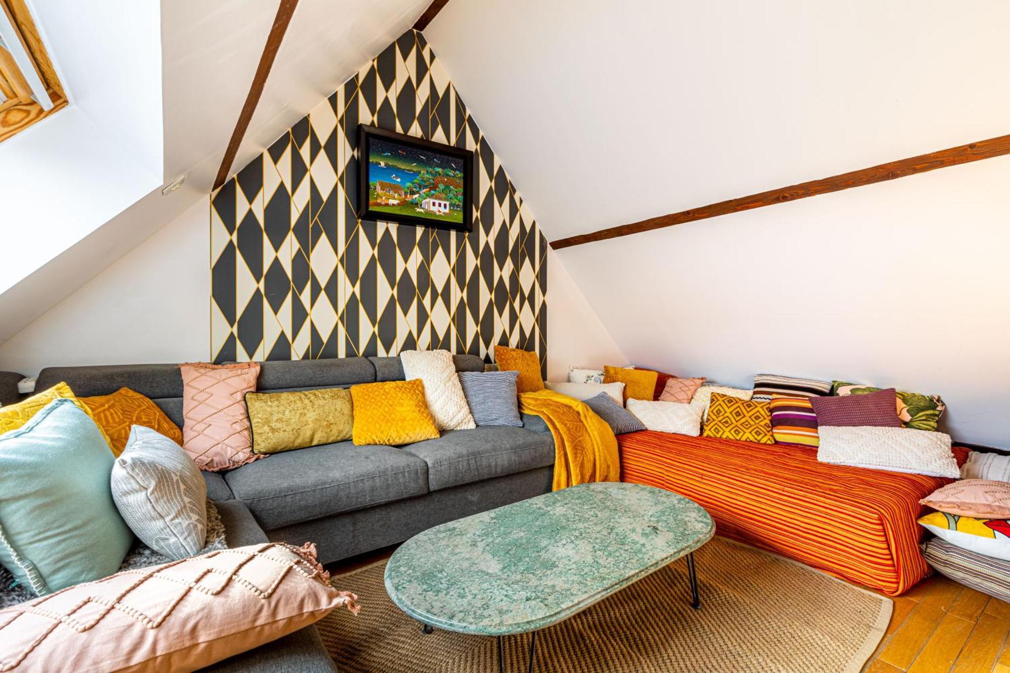 Art & Curiosity Cabinet Style With Paris View, Des Ammonites Appartamento Meudon
